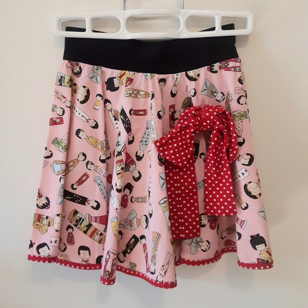 Adorable Girls Size 4 China Doll Print Skirt